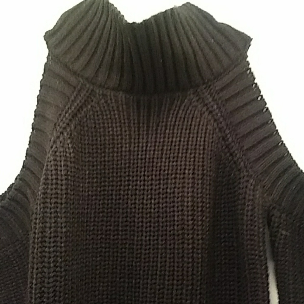 Cold shoulder sweater - Picture 2 of 2